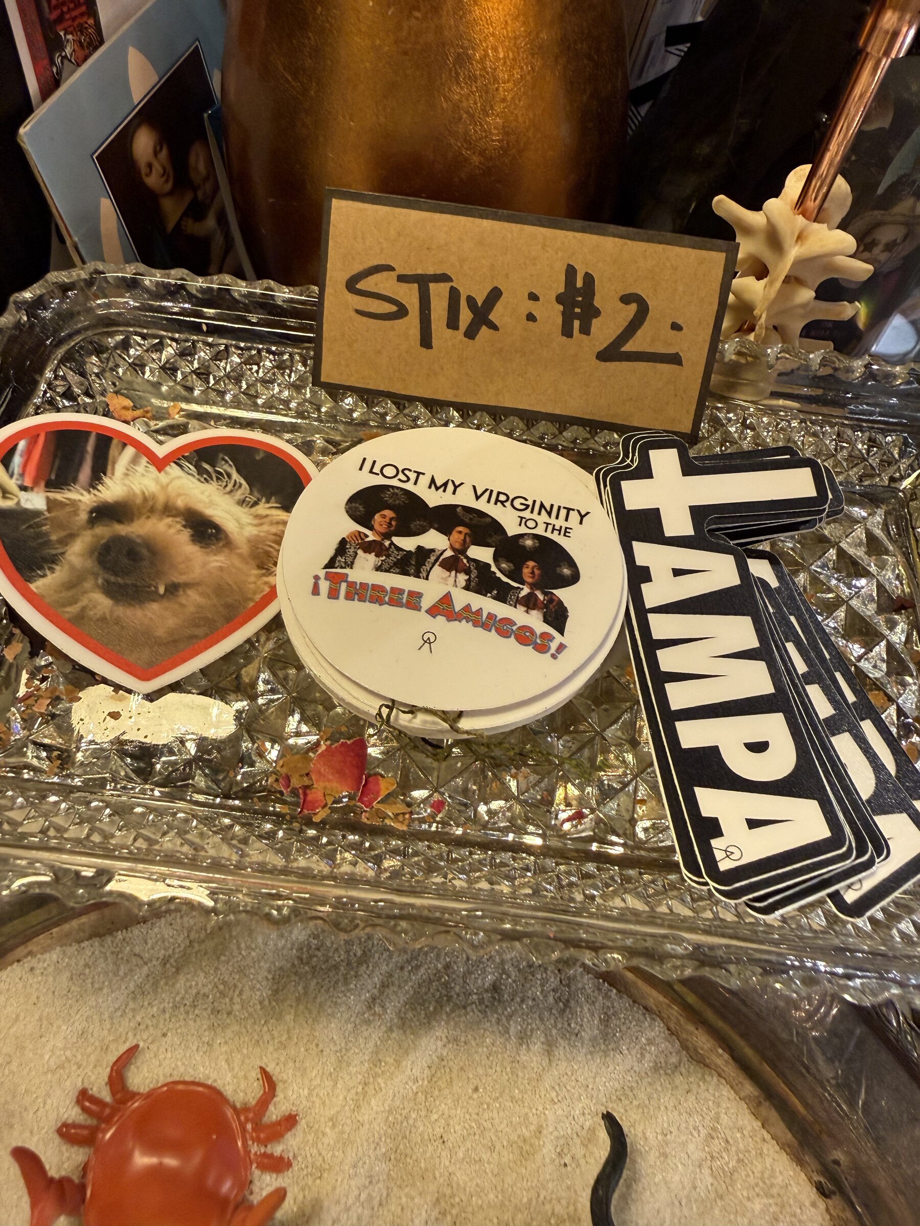 Sand zen garden with ceramic kittens and a tiny crab