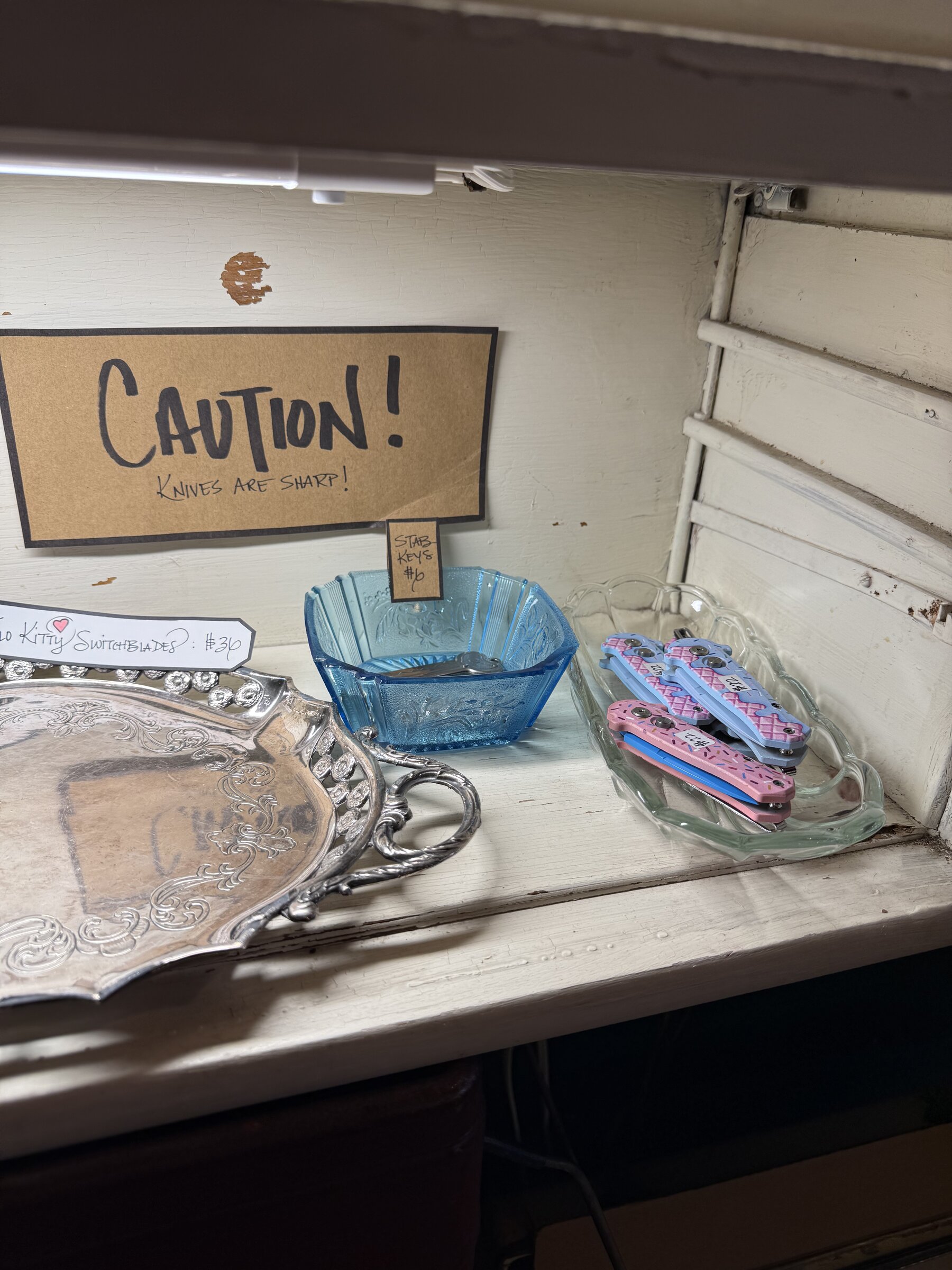 Caution sign on the smaller knife display